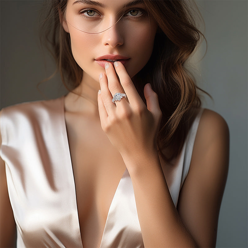 Seraphina Pear Halo Diamond Ring （1.01 ct. Pear cut)